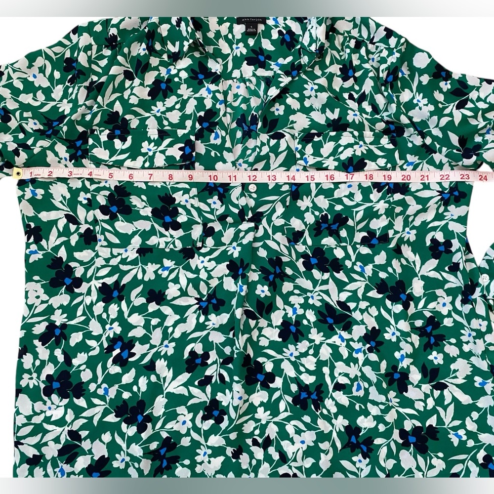 Ann Taylor Green Floral Collared V-Neck Long Sleeve Camp Blouse - Picture 5 of 10